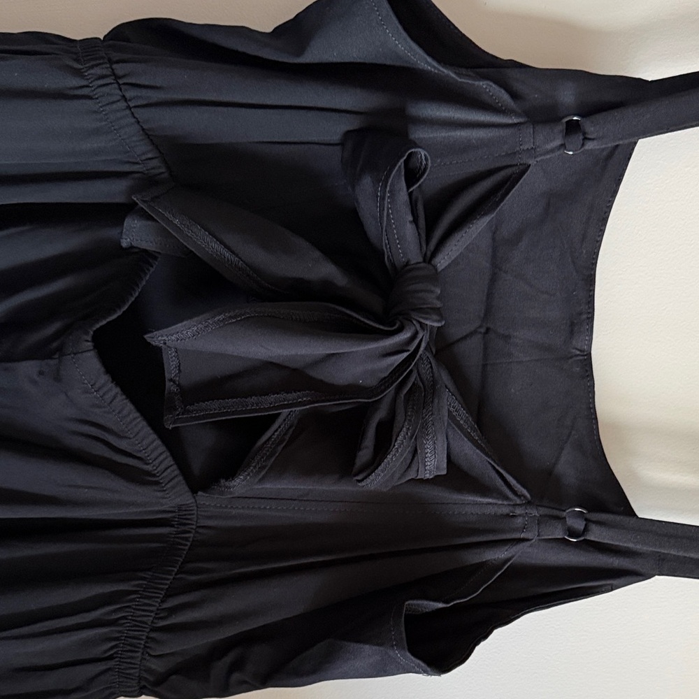 Chic Black Women's cropped Jumpsuit - Picture 4 of 4